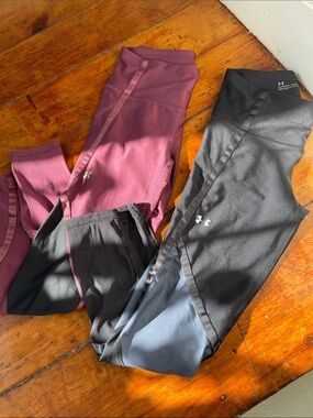 Under Armour Women's Colorblock Performance Leggings - Maroon & Black